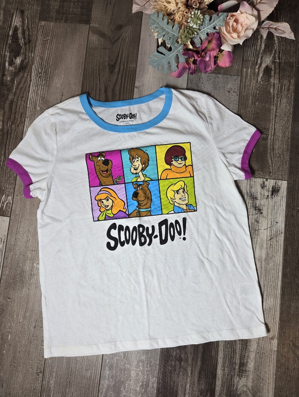 Scooby-Doo! Juniors White Graphic Tee with Blue & Purple Trim Size Large NEW